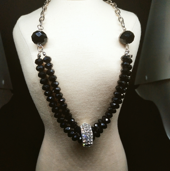 Elegant Black Bead Necklace with Crystal Pendant - Picture 3 of 3